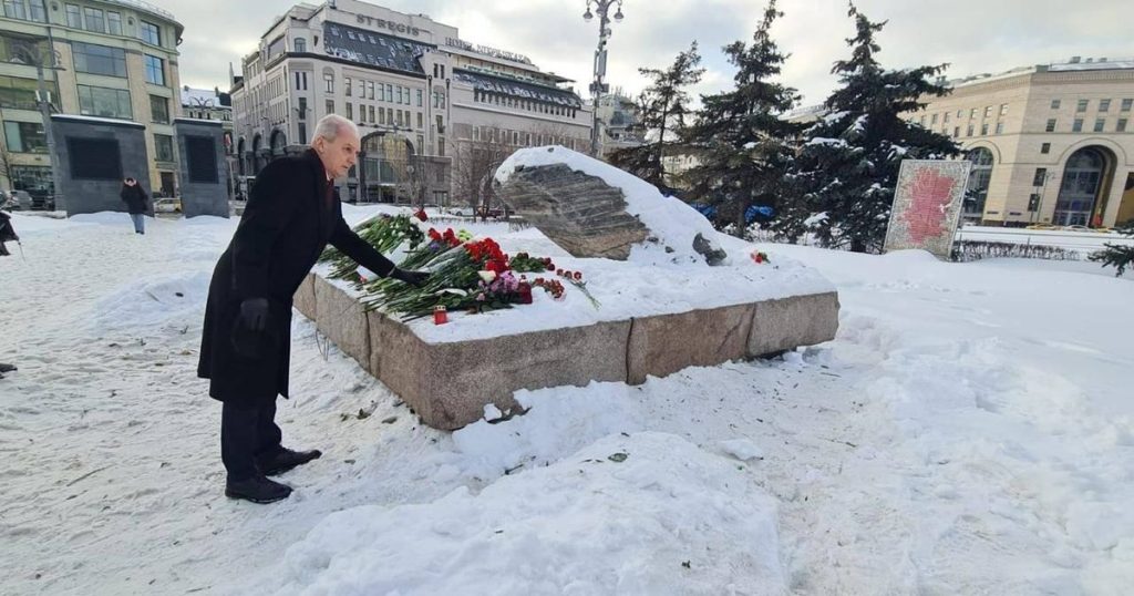 The Romanian ambassador in Moscow laid a wreath in memory of Alexei Navalny