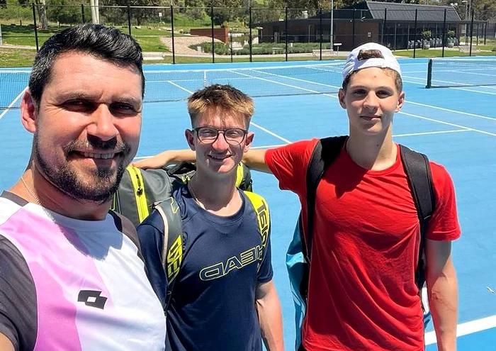 Victor Hanescu (left), next to Radu (center)