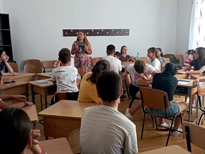 The teacher uses atypical teaching methods in the classroom PHOTO personal archive