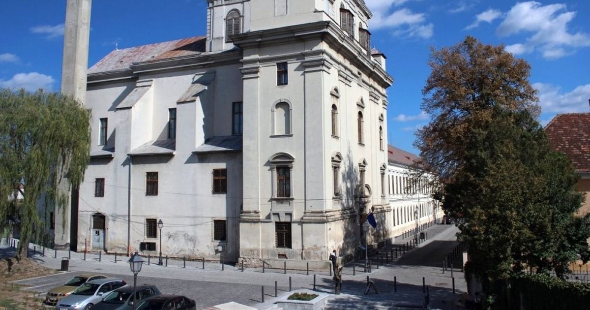 A famous library in Transylvania, where a manuscript with golden letters is located, will be restored with 16 million euros
