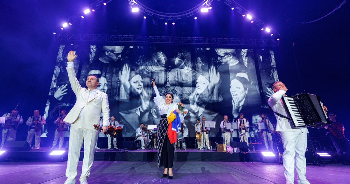 Andra, closed house concert at OVO Arena Wembley in London.  The artist received a distinction for VIDEO performance