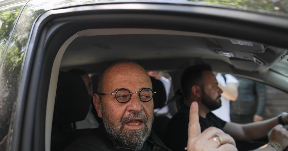 Battle for the Capital, phase on poems.  Piedone, lyrics for Nicușor Dan: You fooled the asphalt, the hole in the bagel