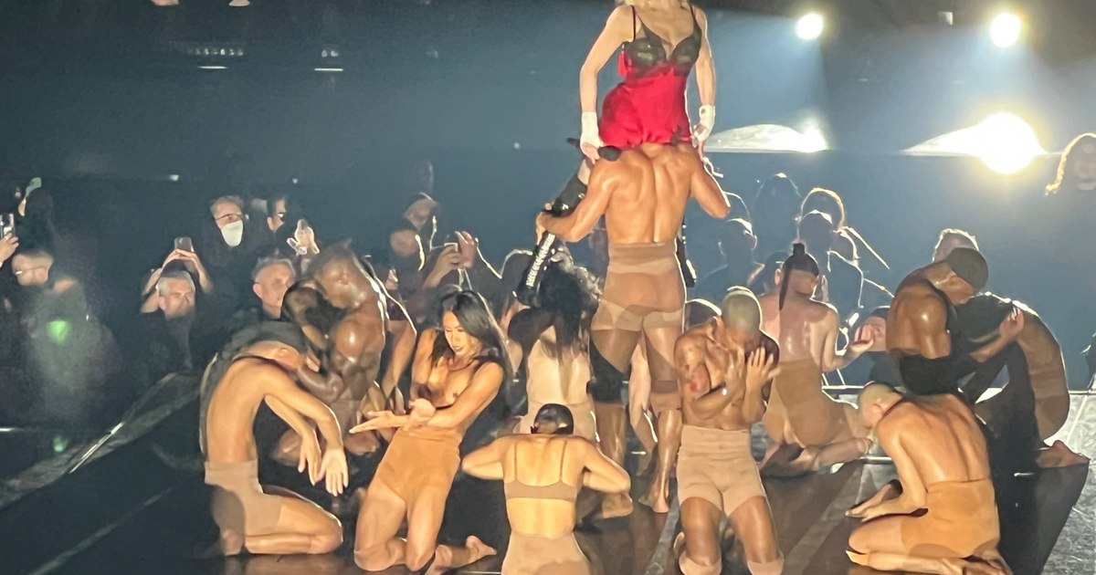 Brazilians prepare for a "historic" Madonna concert on Copacabana Beach |  VIDEO