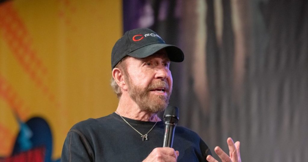Chuck Norris turned 84 and says he feels "like 48".  An opportunity for his fans to continue the series of famous VIDEO banks