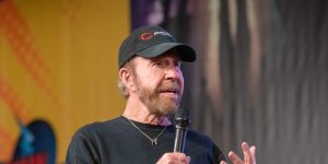 Video Chuck Norris was hospitalized due to a medical problem