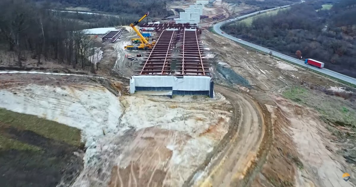 Desolate landscape on a highway construction site in Transylvania.  "The risk of losing European money is maximum" VIDEO