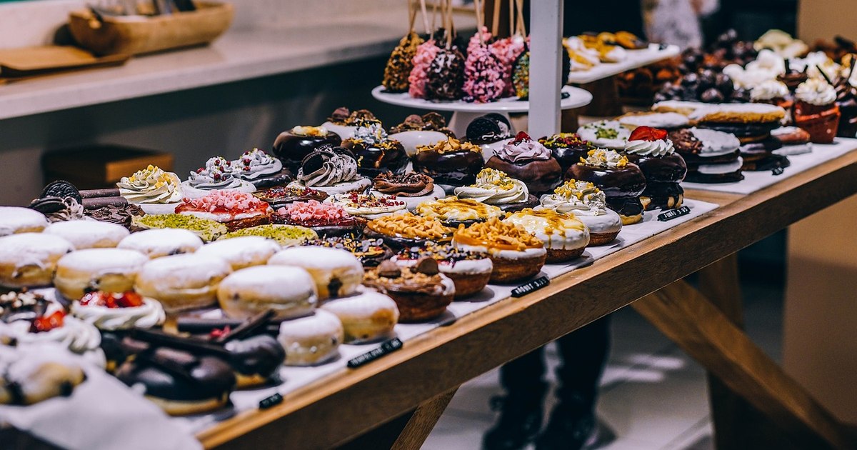 Do we lose weight faster if we give up carbohydrates?  The answer is surprising and disarming