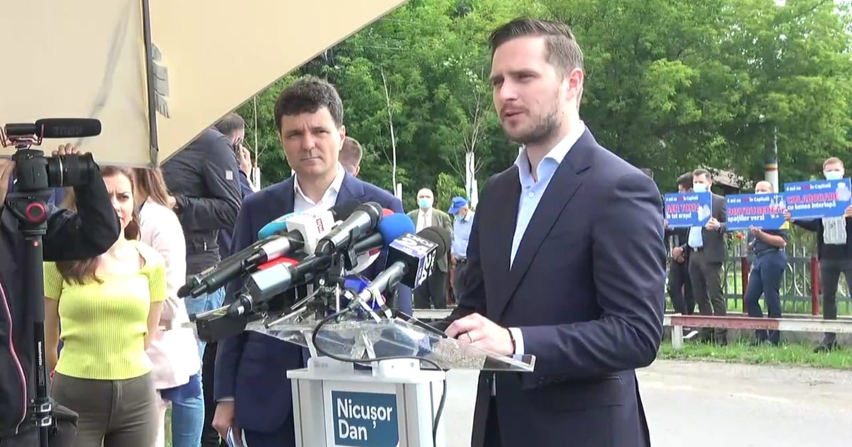 How does Nicușor Dan explain the withdrawal of the duties of the deputy mayor Stelian Bujduveanu.  PNL comes out on the attack: "He left the independent logic"