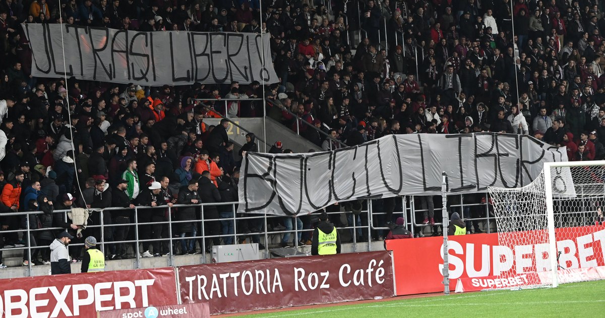 Protest of the rapidist gallery, at the match with Farul.  The release of those arrested was demanded