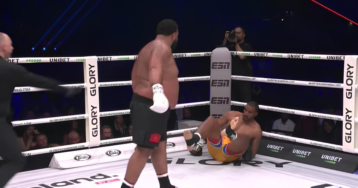 Romanian Benny Adegbuyi, destroyed in the Glory gala in Holland.  Beaten apple by a Moroccan with the allure of a chef