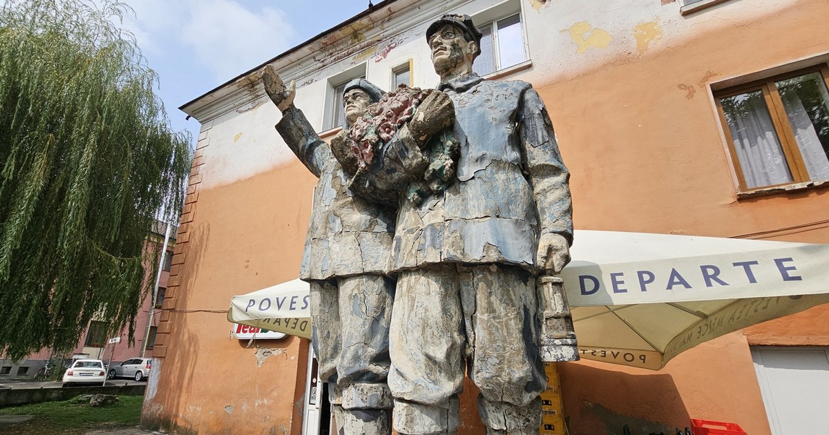 Romanians from the dark age of coal mines.  CIA spies showed how hard life was for miners VIDEO