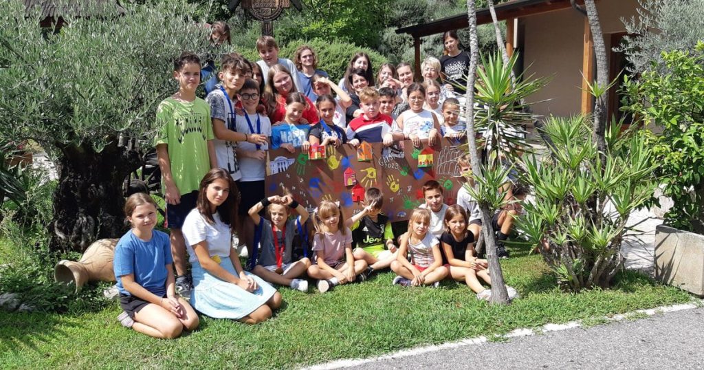 Romanians who made a living in another country.  Six times more baptisms than burials in the diaspora