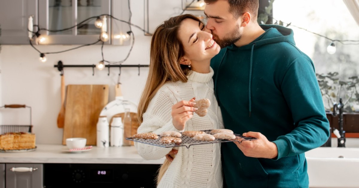 The Perfect Age to Get Married: How the '37% Rule' Works