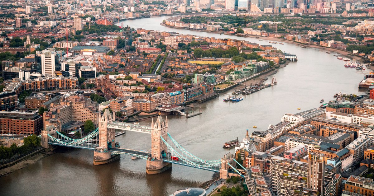 The cost of living in Romania versus Great Britain: "The prices of some foods in the hypermarket, more expensive here than abroad"