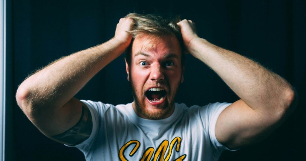 The desperate solutions of Romanians invaded by cockroaches and spiders.  "You have a 95% chance of solving it that way"