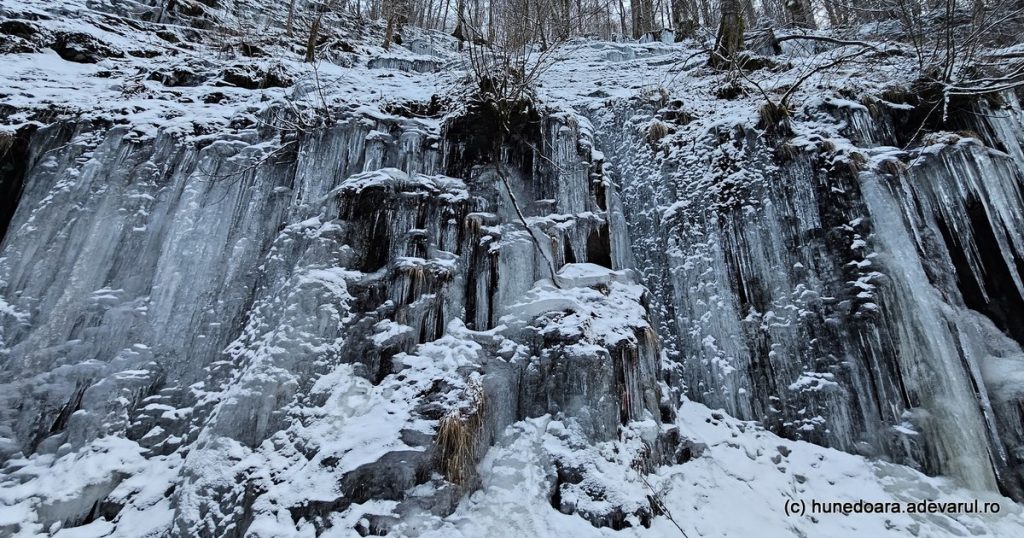 The grandiose phenomenon that transforms the Jietului Gorge in winter.  The amazing place to see in Romania VIDEO