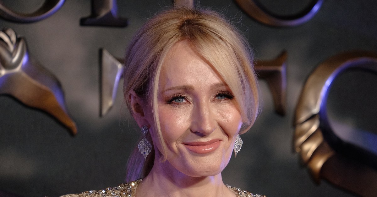 The writer JK Rowling was reported to the police by a transsexual woman for defamation.  How to respond to accusations / VIDEO