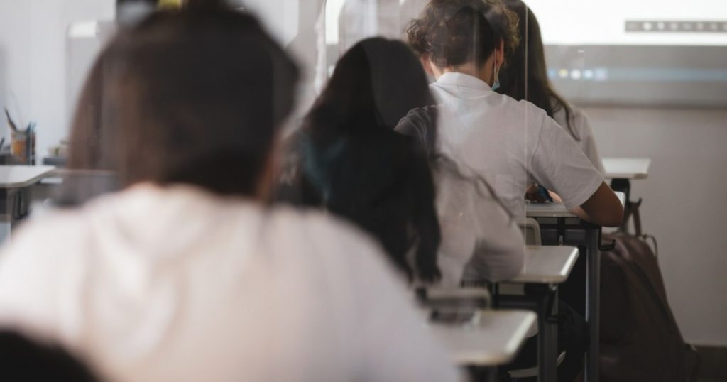 The written tests of the simulation of the Baccalaureate exam begin.  Rules of conduct