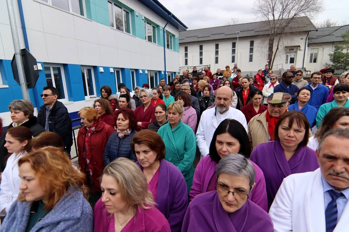 Medical staff Hospital Tg. Peony PHOTO: CJ Galati