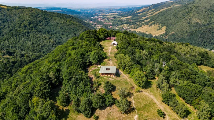 The residential towers of Costești Citadel.  Photo: Discover Hunedoara. 