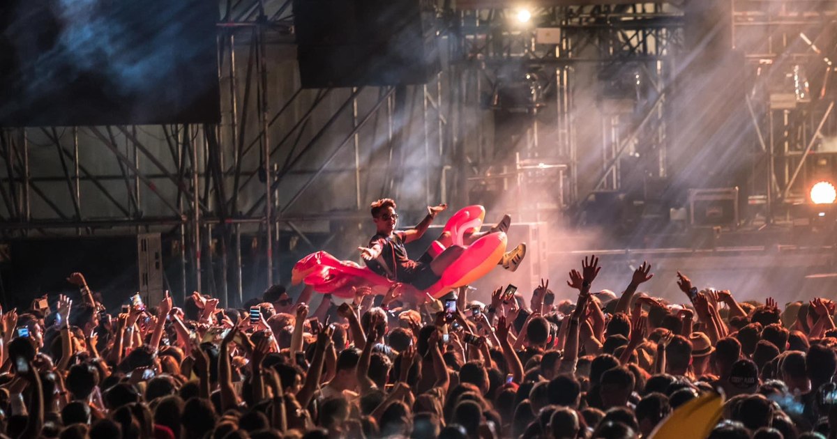 Beach festival organizers hit hard: event tax.  "It's a surcharge."  How to defend Romanian waters