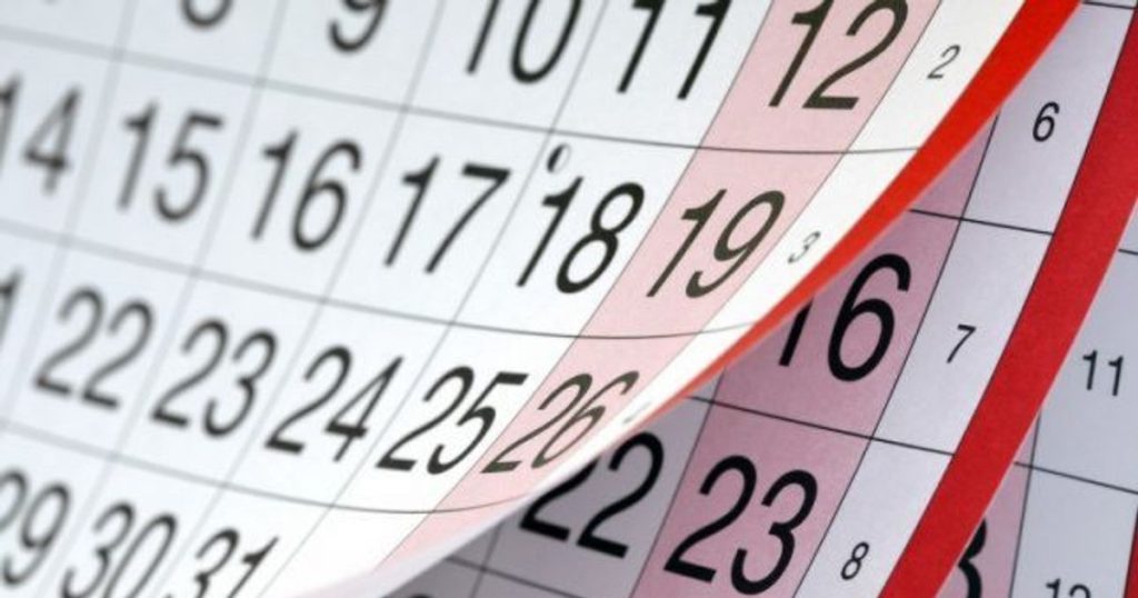 How many free days do Romanians have on May 1, in 2024. What is the next mini-vacation