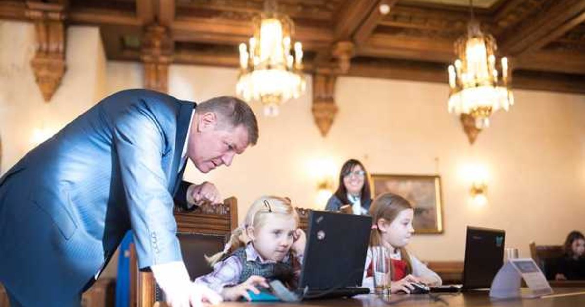 Klaus Iohannis retires from his teaching position in Sibiu