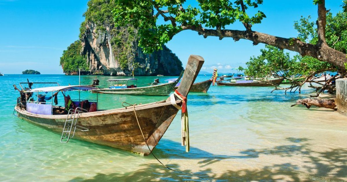 More and more Romanians choose online bookings.  Top destinations for the Easter holidays