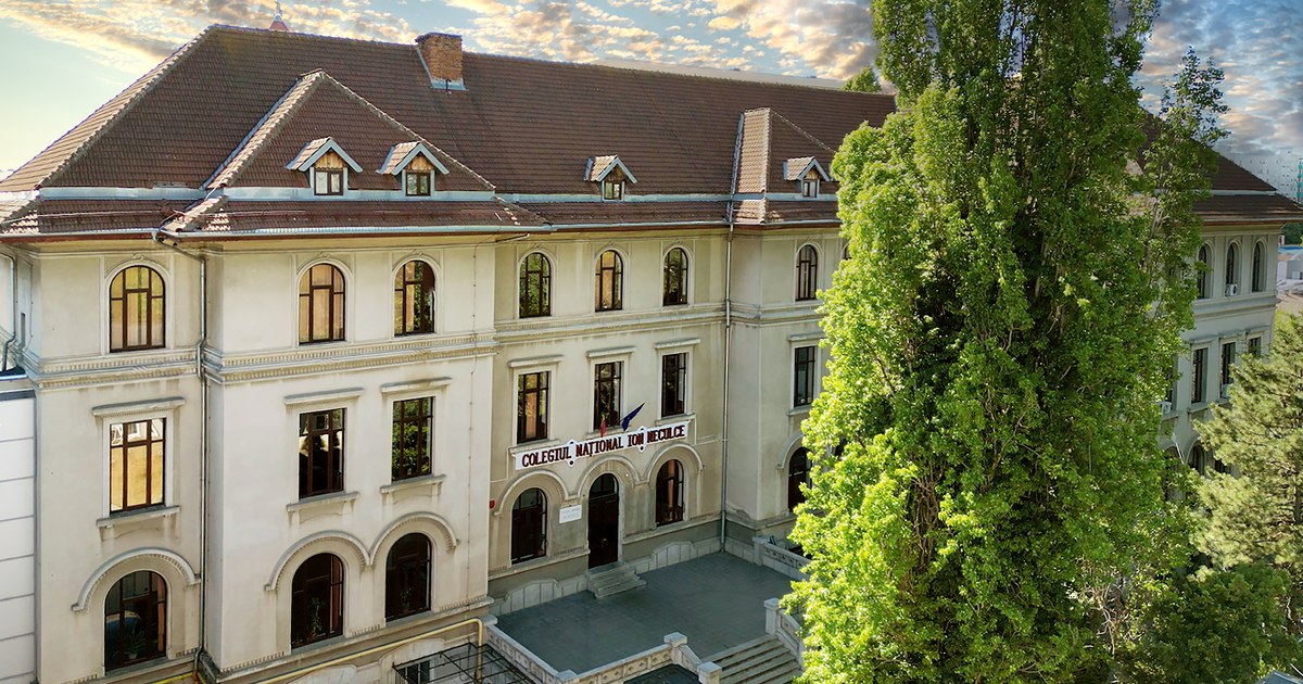 On the 100th anniversary of the Ion Neculce National College, famous students and graduates meet for the first time