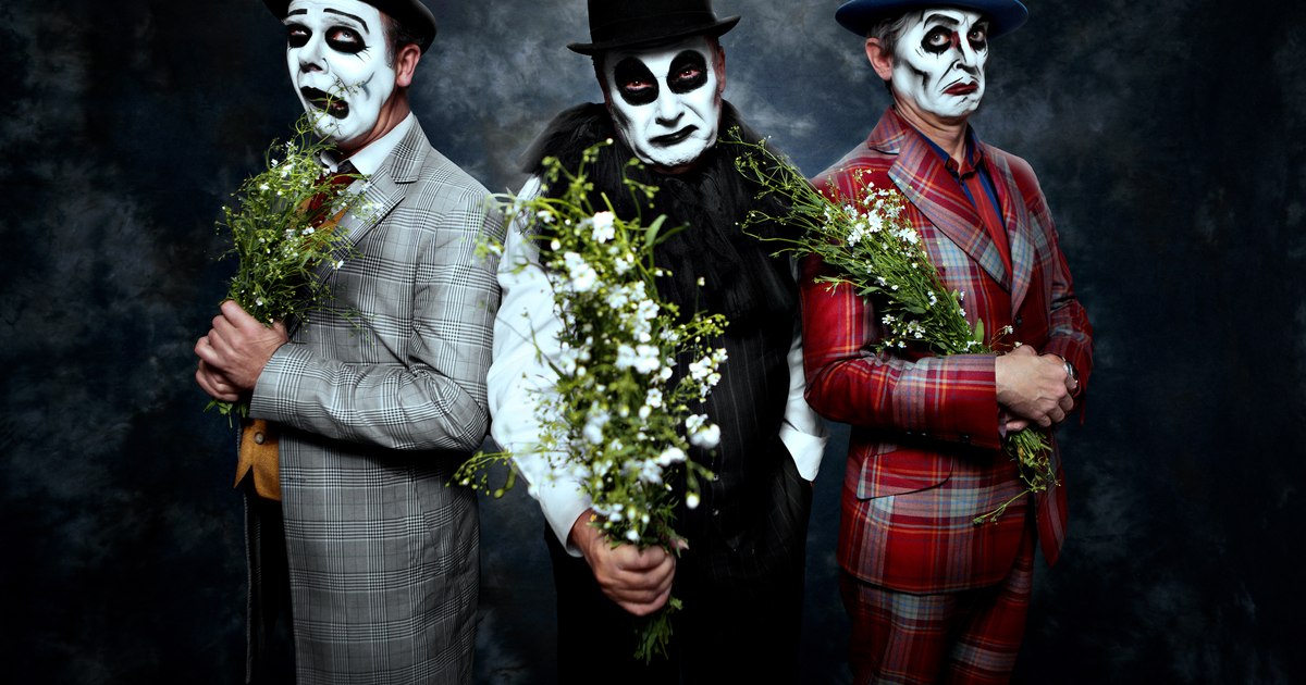 Pop-up Shakespeare turns Craiova into a theater stage.  What are the shows?