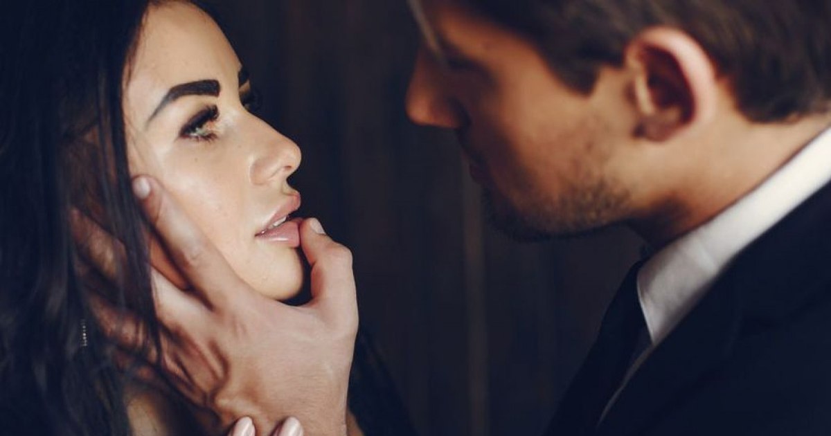 Seven things people notice immediately on a first date: "You'll look unnatural"