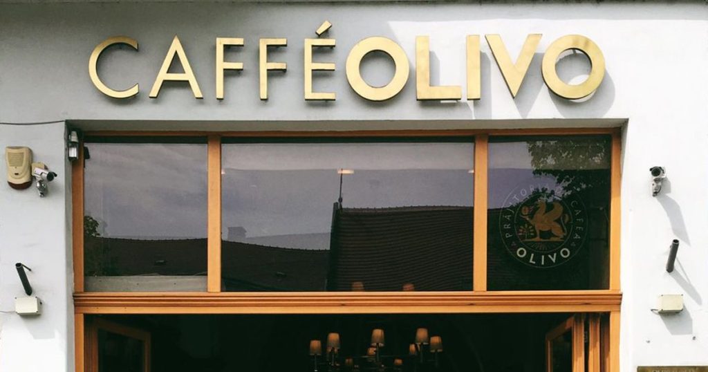 The new rule in coffee shops that will annoy you.  Cluj sets the tone.  "All freelancers burn five hours on a latte and a flat water"
