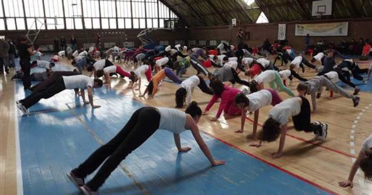 The sports class that "ruins the average" of the students stirs the spirits.  "Not everyone gets 10 even in Mathematics"