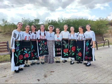 Daniela Eugenia Dinu PHOTO personal archive (3) (1) jpeg