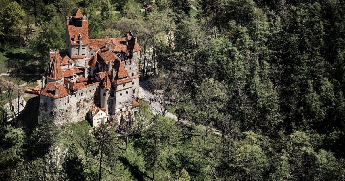 What are the favorite destinations of Romanian tourists during the May 1st and Easter mini-vacations.  What ANAT concluded