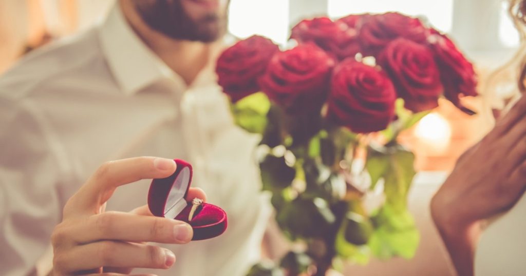 Why you shouldn't get married in your 20s.  A divorce lawyer says what is the right age VIDEO