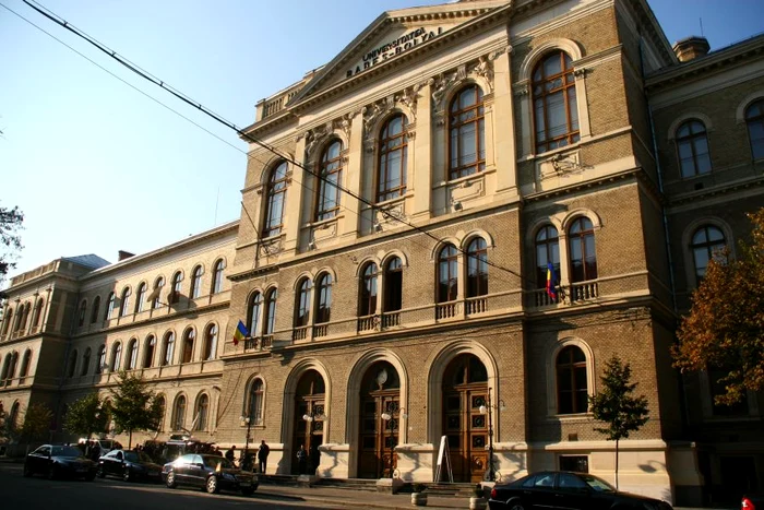 Babeş-Bolyai University of Cluj Archive The Truth