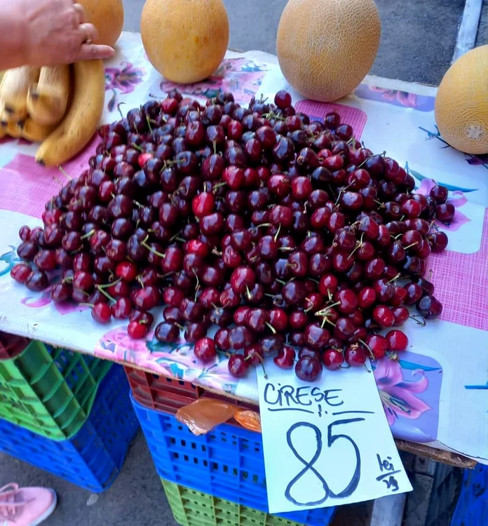 Cherries were sold in the markets, at the beginning of the season, and at frightening prices PHOTO: Fb