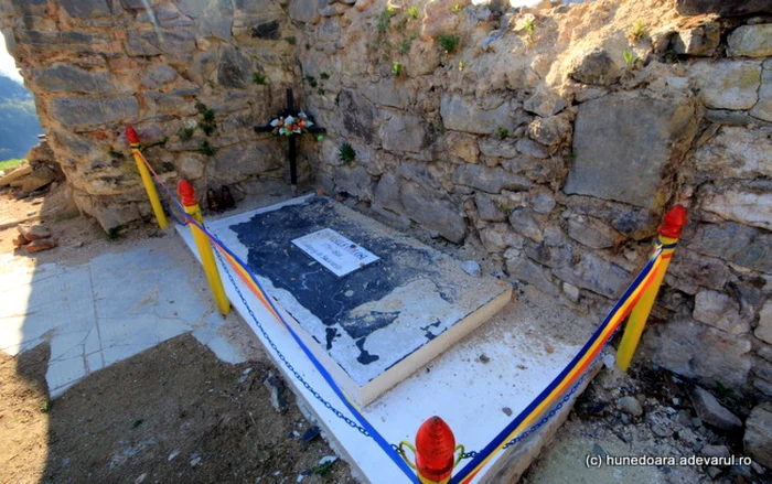 The tomb of Vasile Coloși.  Photo: Daniel Guță.