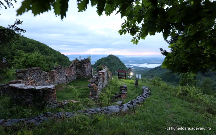 The ruins of the broken church.  Photo by Daniel Guță.  TRUTH