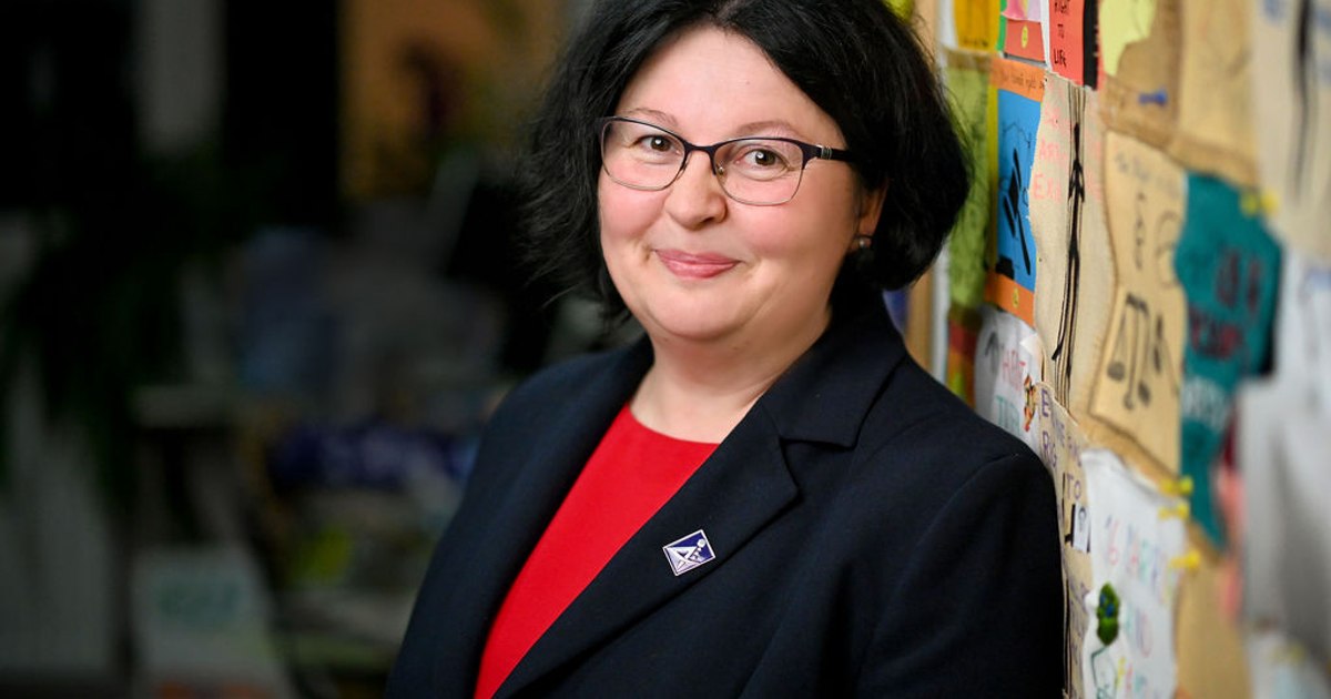 Award-winning headmistress whose students have traveled all over Europe.  He has atypical teaching methods