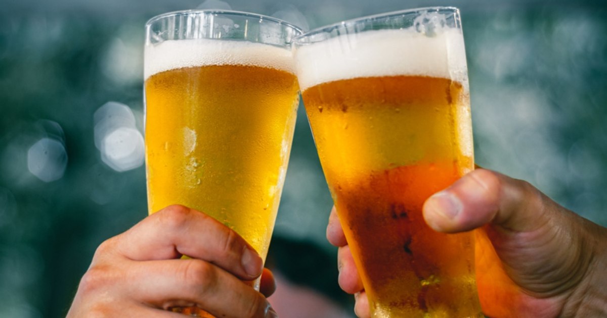 Beautiful weather and beer on the terrace.  When alcohol becomes dangerous: "Fun is not equivalent to getting drunk"