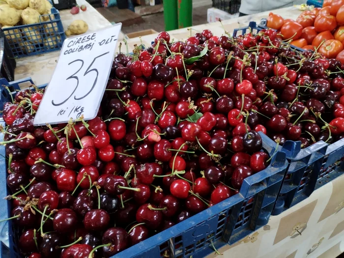 Prices between 15 and 35 lei/kg at the stall, in Slatina PHOTO: AM