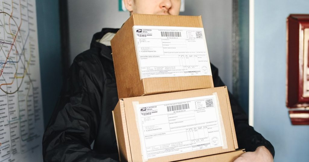 Courier tip, hot topic.  "Does my boss give me extra for doing my job?"  vs.  "We go to the doctor.  And what salaries do they have..."