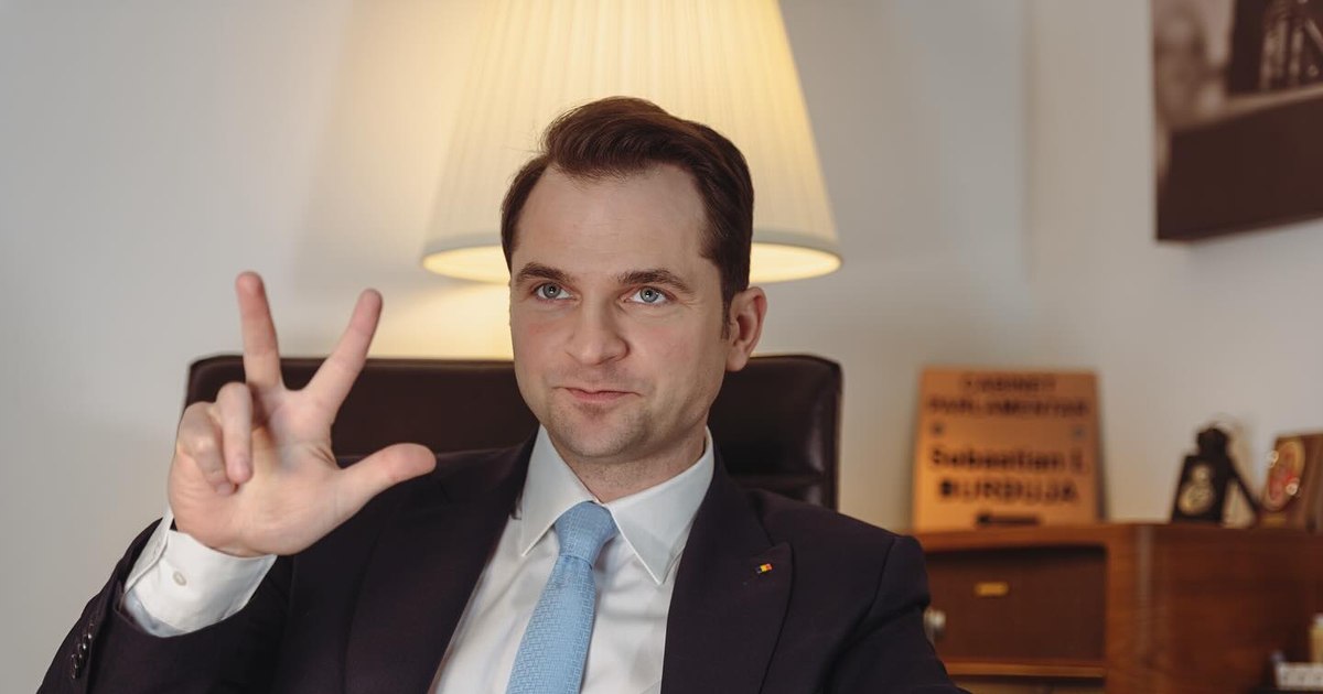 How Sebastian Burduja mocked Nicușor Dan on a television set.  "He is needed back in the Bucharest civil society"
