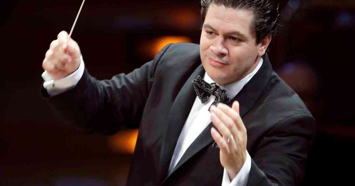 Romanian conductor Cristian Măcelaru, named music director of one of the most important orchestras in America