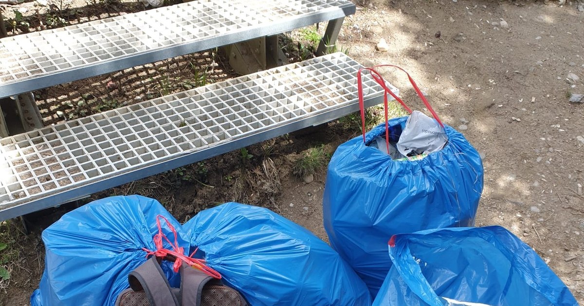 The lack of tourism on Ceahlău.  Bizarre contest about "how many pets can be abandoned on the route" and an experiment about civility