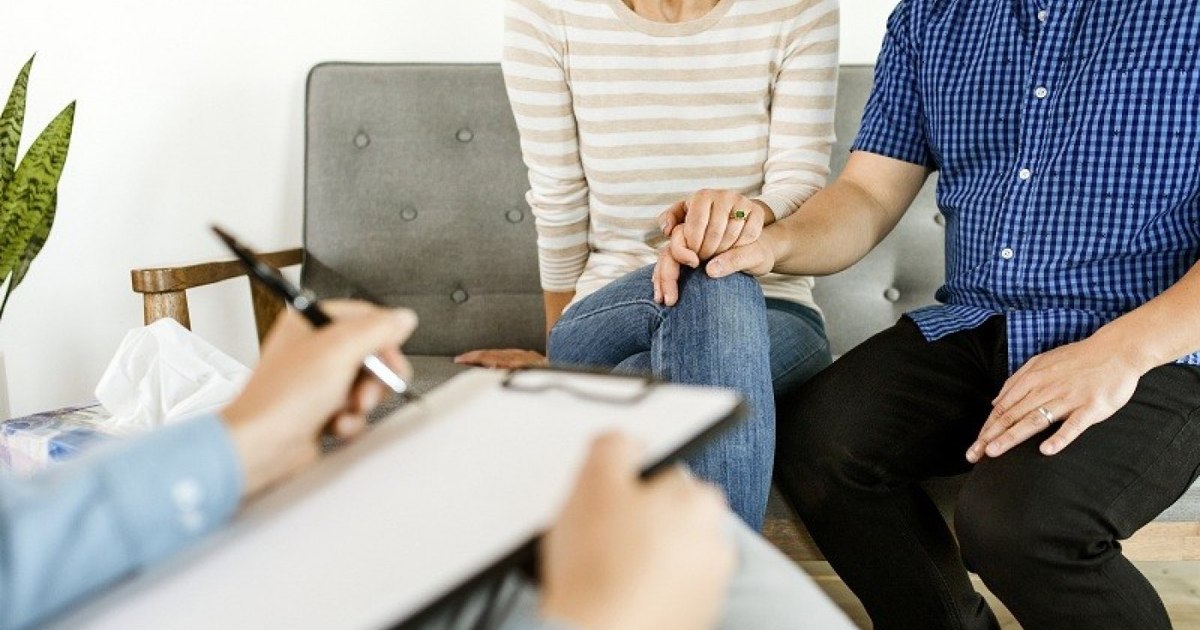 The method by which more and more Romanians try to save their marriages.  What the experts say about the chances of success