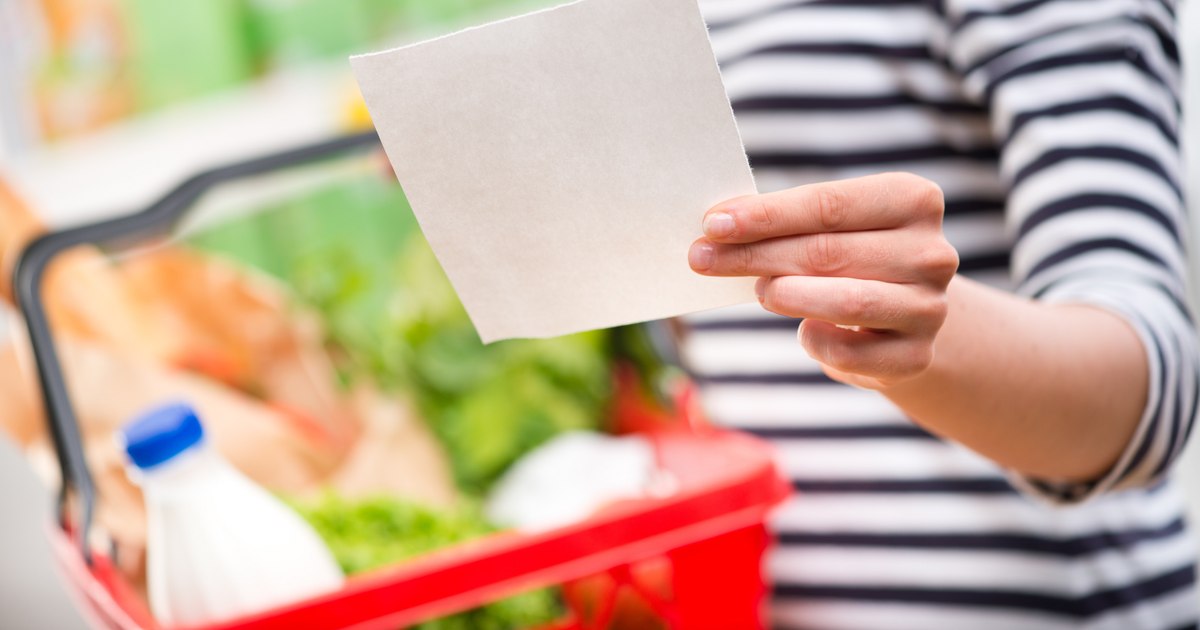 The problem faced by stores that have given up cashiers.  "I hide in luggage that is wrapped in aluminum"