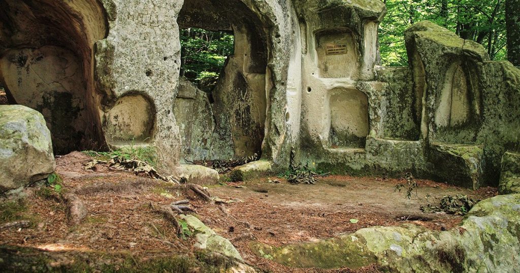 The superb homeland of trovants and rock hermitages of the Carpathian Bend.  Huge opportunity to "explode" tourists PHOTO